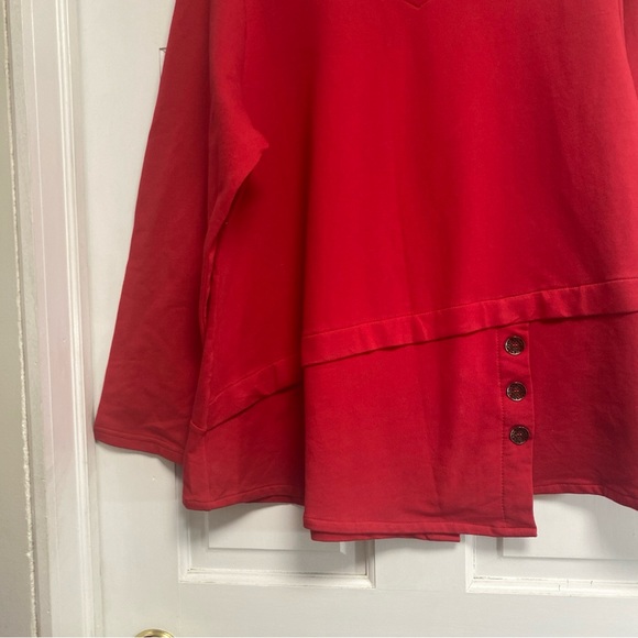 Lulu-B Red Top XL V Neck Asymmetrical Button accent Blouse - Picture 5 of 11